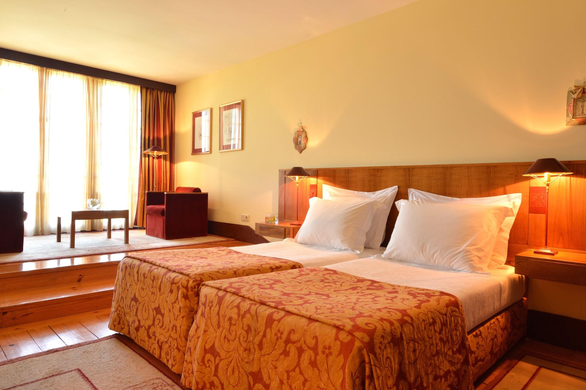 Pousada Mosteiro De Γκιμαράες Εξωτερικό φωτογραφία A room at the hotel