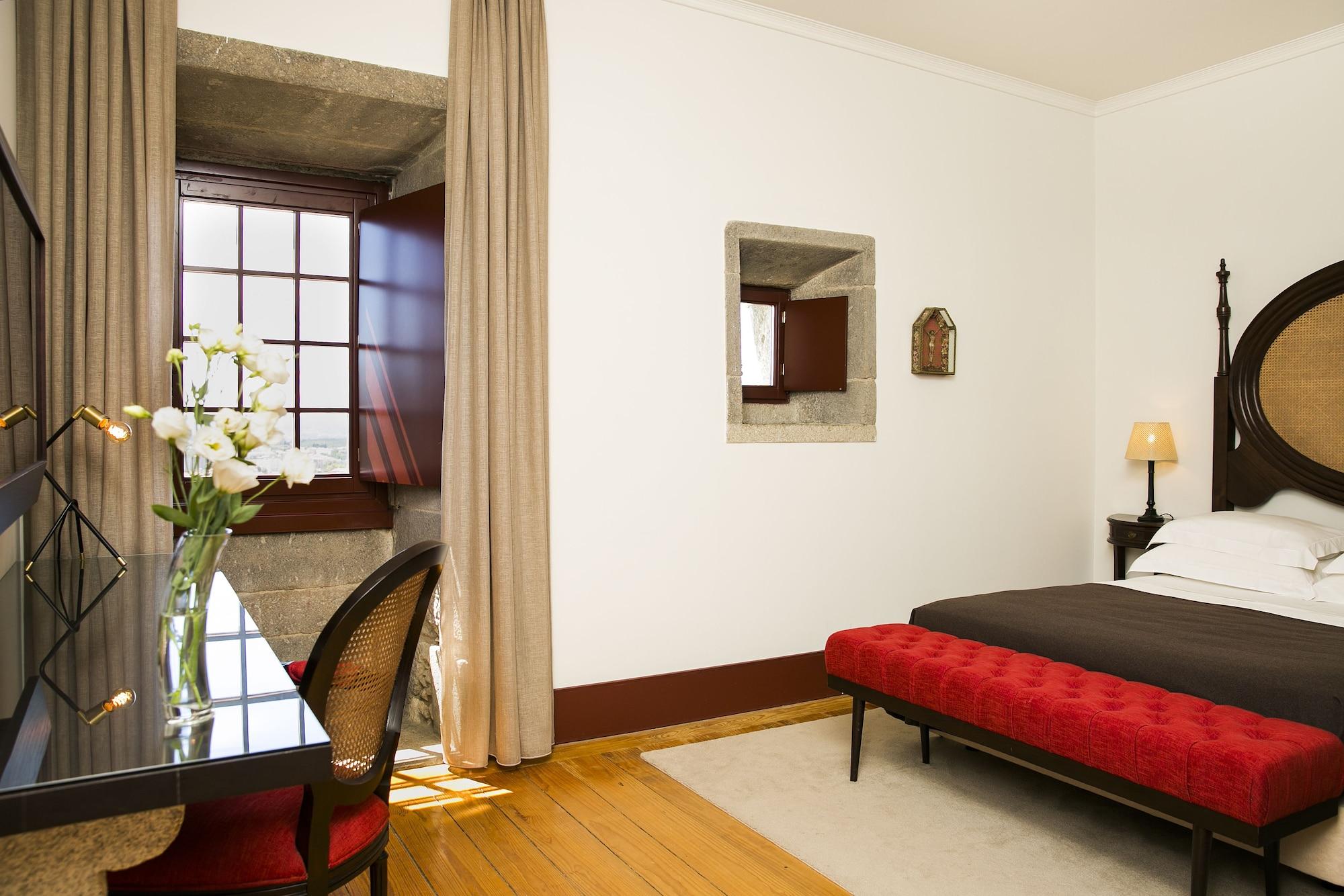 Pousada Mosteiro De Γκιμαράες Εξωτερικό φωτογραφία A room at the Hotel do Porto