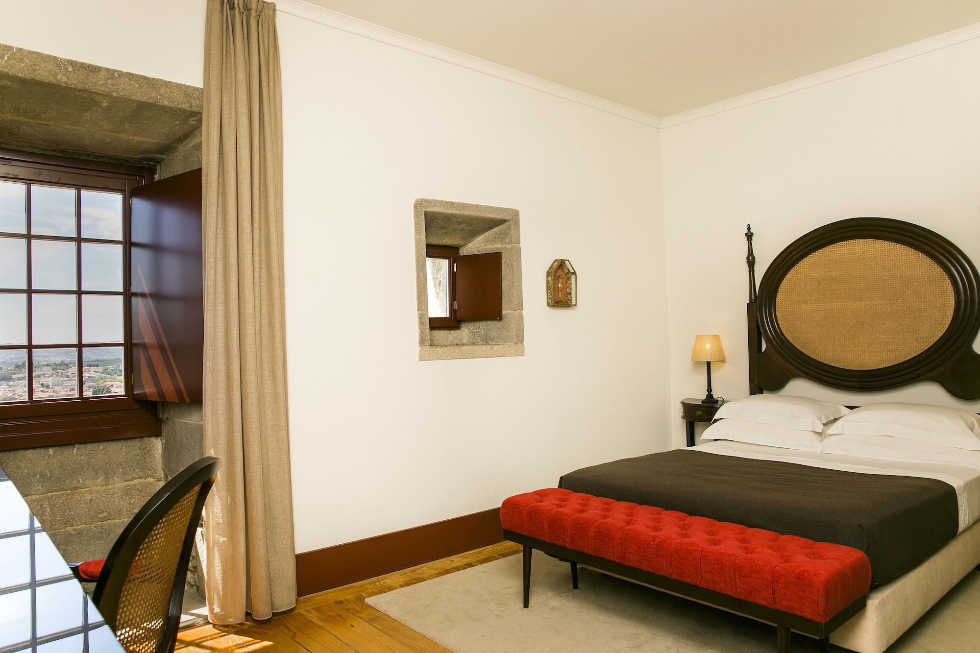 Pousada Mosteiro De Γκιμαράες Εξωτερικό φωτογραφία A room at the hotel