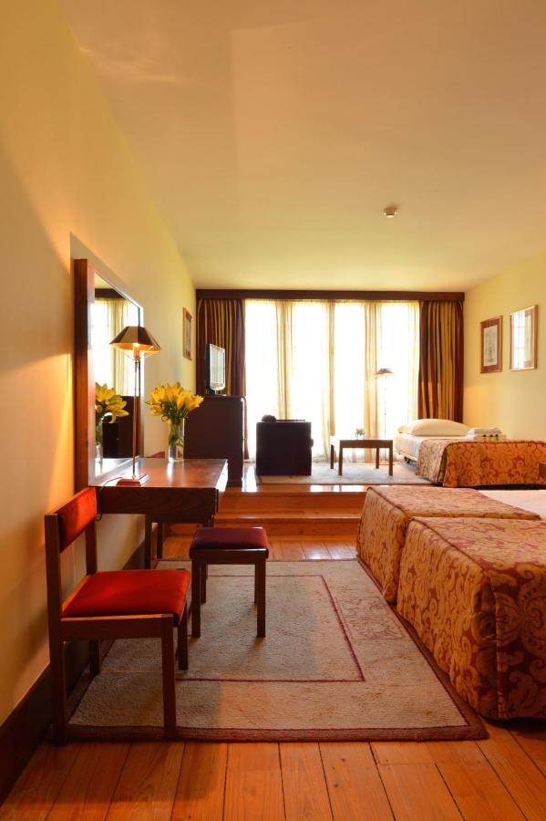 Pousada Mosteiro De Γκιμαράες Εξωτερικό φωτογραφία A room at the hotel