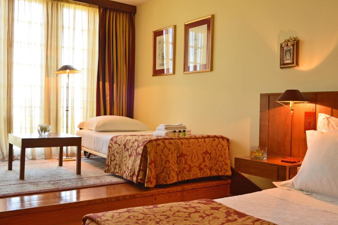 Pousada Mosteiro De Γκιμαράες Εξωτερικό φωτογραφία A room at the hotel