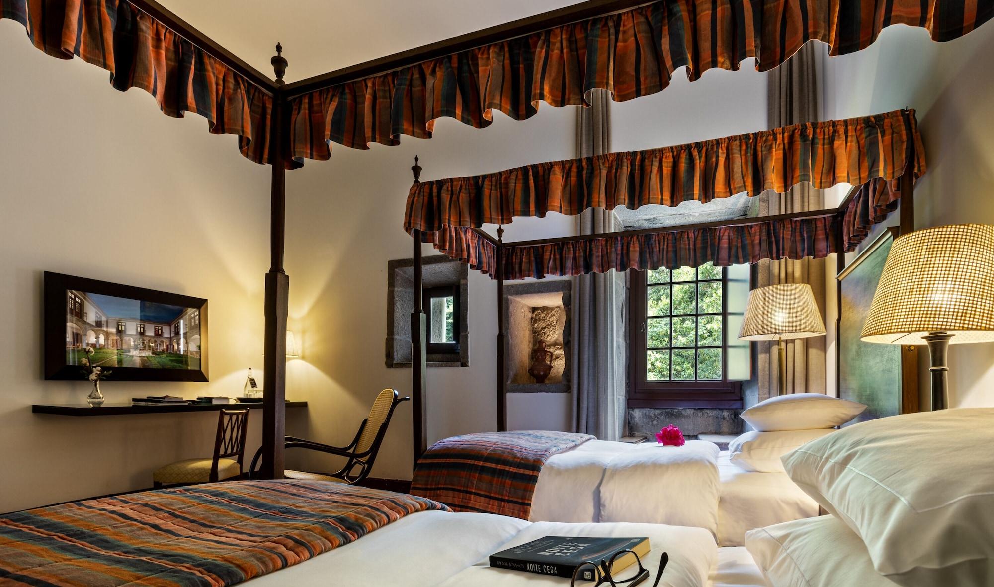 Pousada Mosteiro De Γκιμαράες Εξωτερικό φωτογραφία A room at the hotel