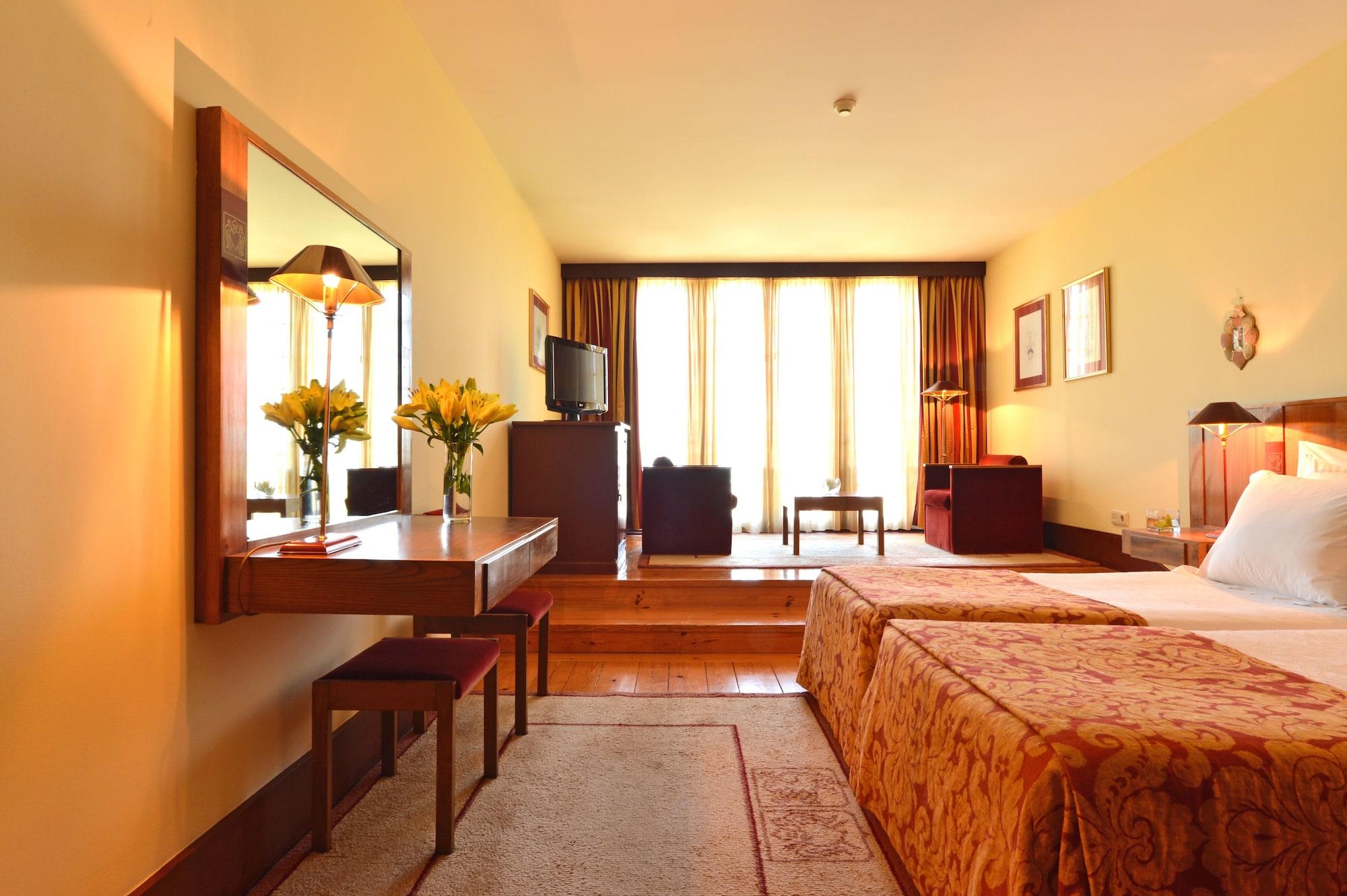 Pousada Mosteiro De Γκιμαράες Εξωτερικό φωτογραφία A room at the hotel