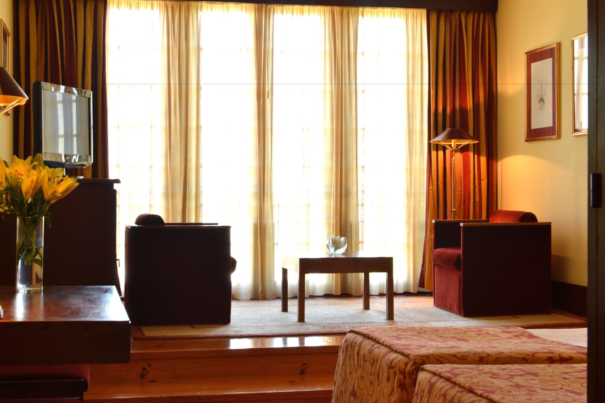 Pousada Mosteiro De Γκιμαράες Εξωτερικό φωτογραφία A room at the hotel