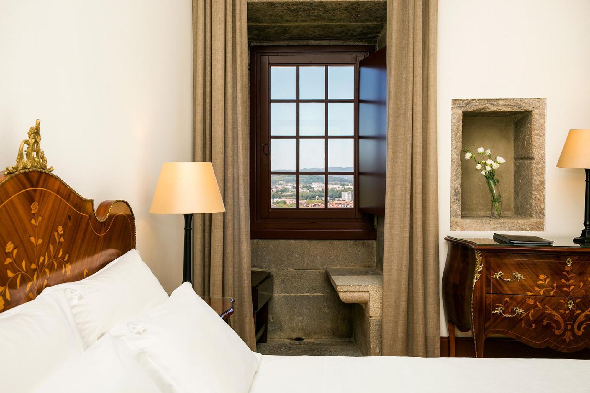 Pousada Mosteiro De Γκιμαράες Εξωτερικό φωτογραφία A room at the Hotel