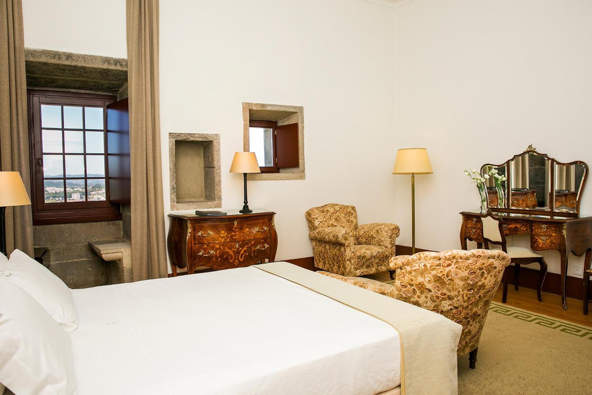 Pousada Mosteiro De Γκιμαράες Εξωτερικό φωτογραφία A bedroom at the Hotel
