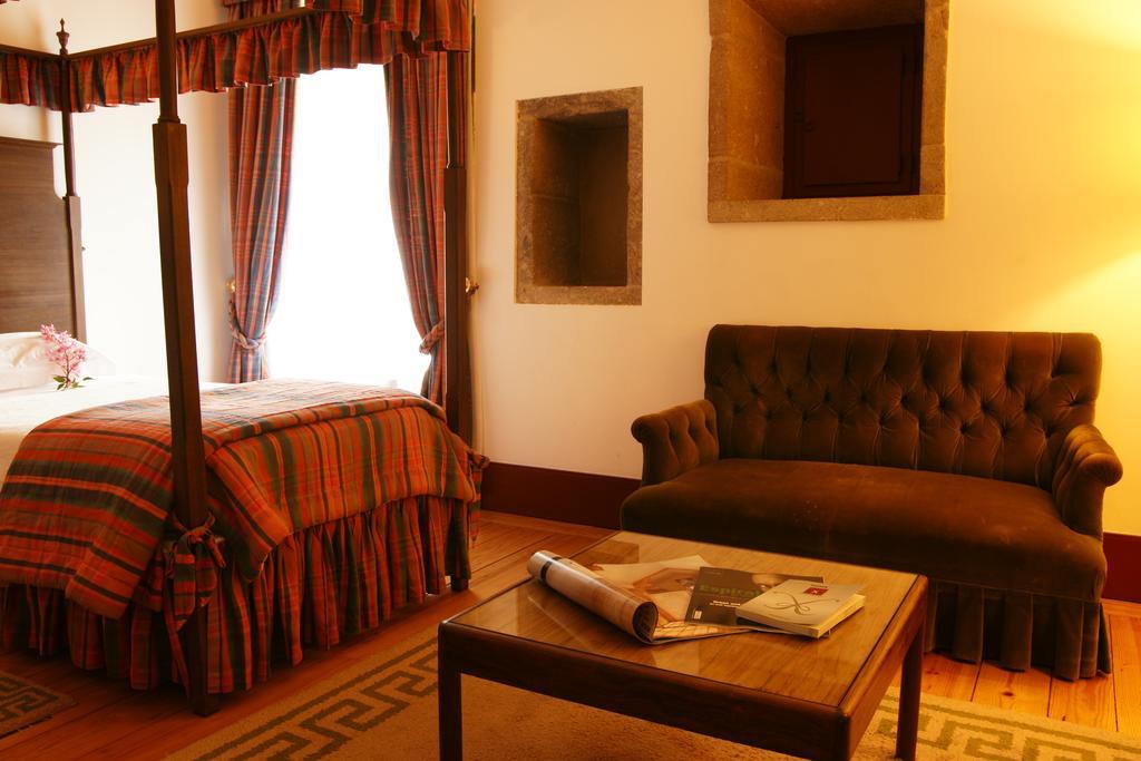 Pousada Mosteiro De Γκιμαράες Δωμάτιο φωτογραφία A room at the hotel