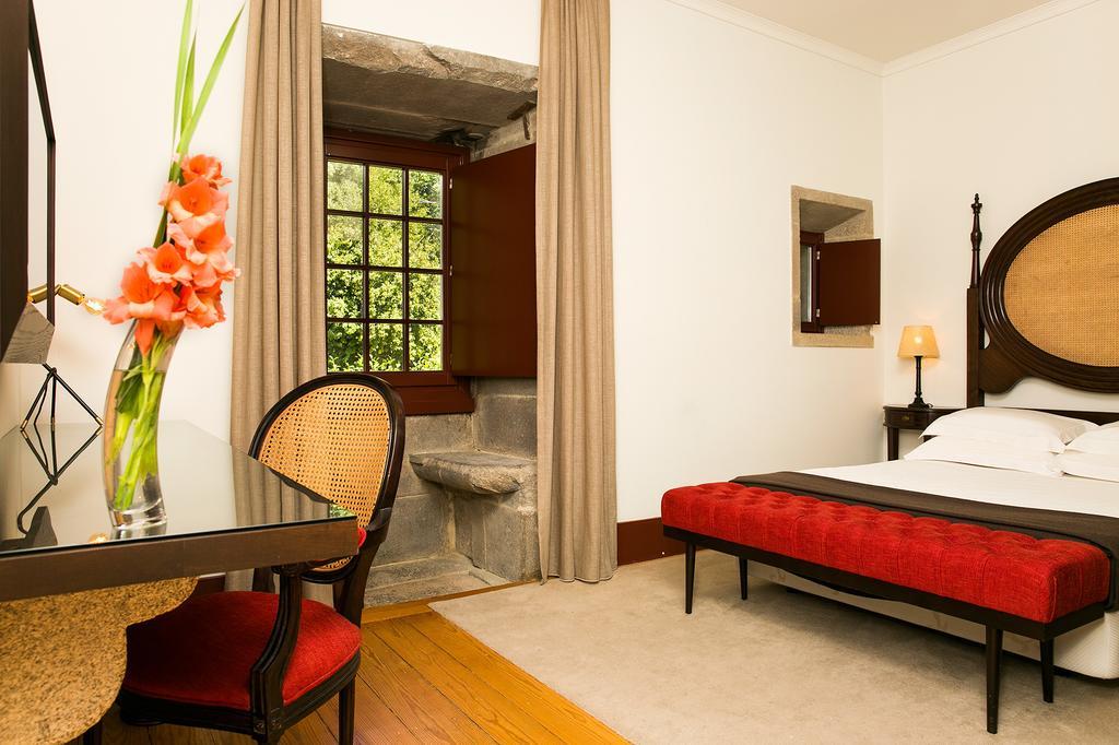 Pousada Mosteiro De Γκιμαράες Εξωτερικό φωτογραφία A room at the hotel