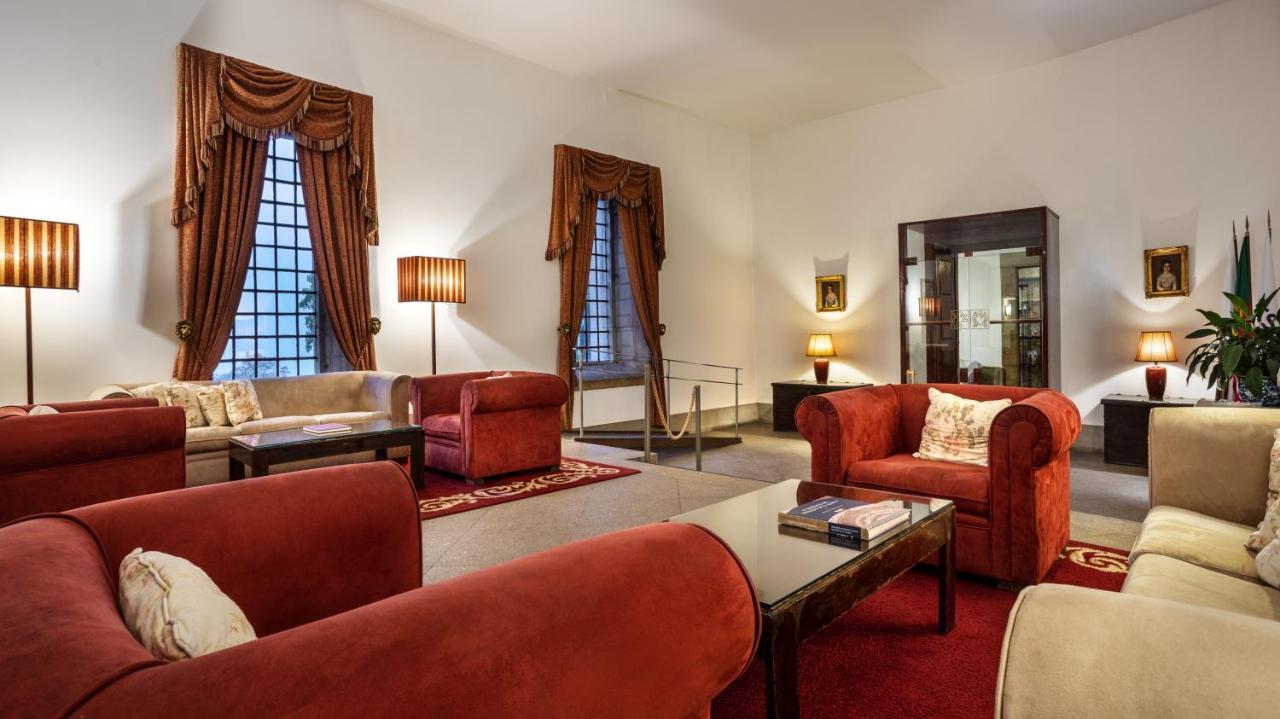 Pousada Mosteiro De Γκιμαράες Εξωτερικό φωτογραφία The living room of the suite