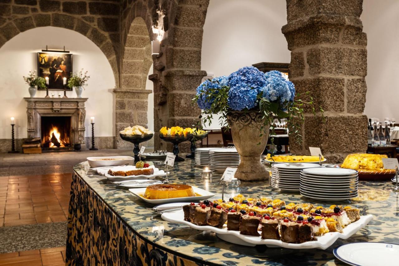 Pousada Mosteiro De Γκιμαράες Εξωτερικό φωτογραφία The hotel's restaurant