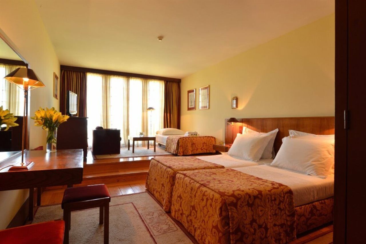 Pousada Mosteiro De Γκιμαράες Εξωτερικό φωτογραφία A room at the hotel