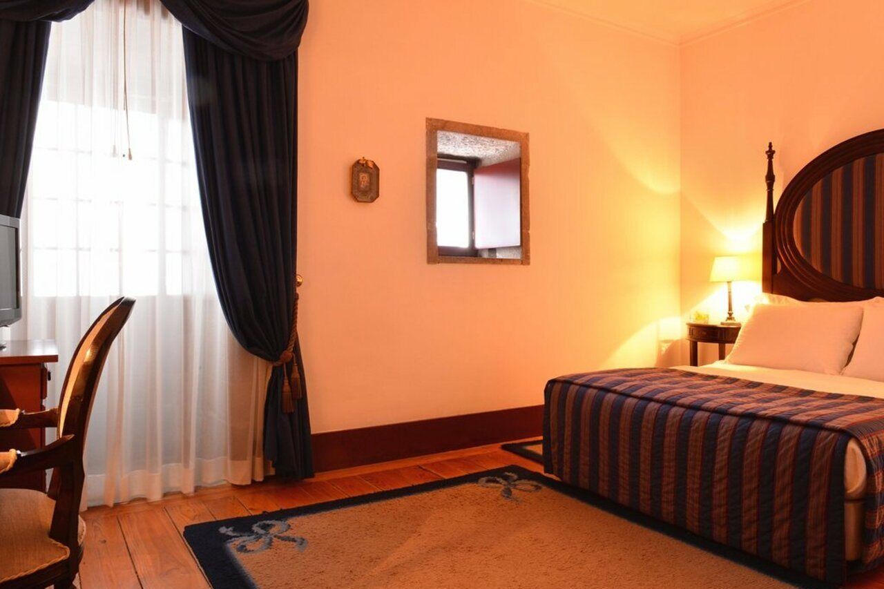 Pousada Mosteiro De Γκιμαράες Εξωτερικό φωτογραφία A room at the hotel